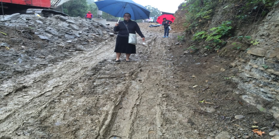 Los zapato se nos pegaban en el barro