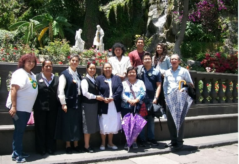 EQUIPO MISIONERO Y PÁRROCO